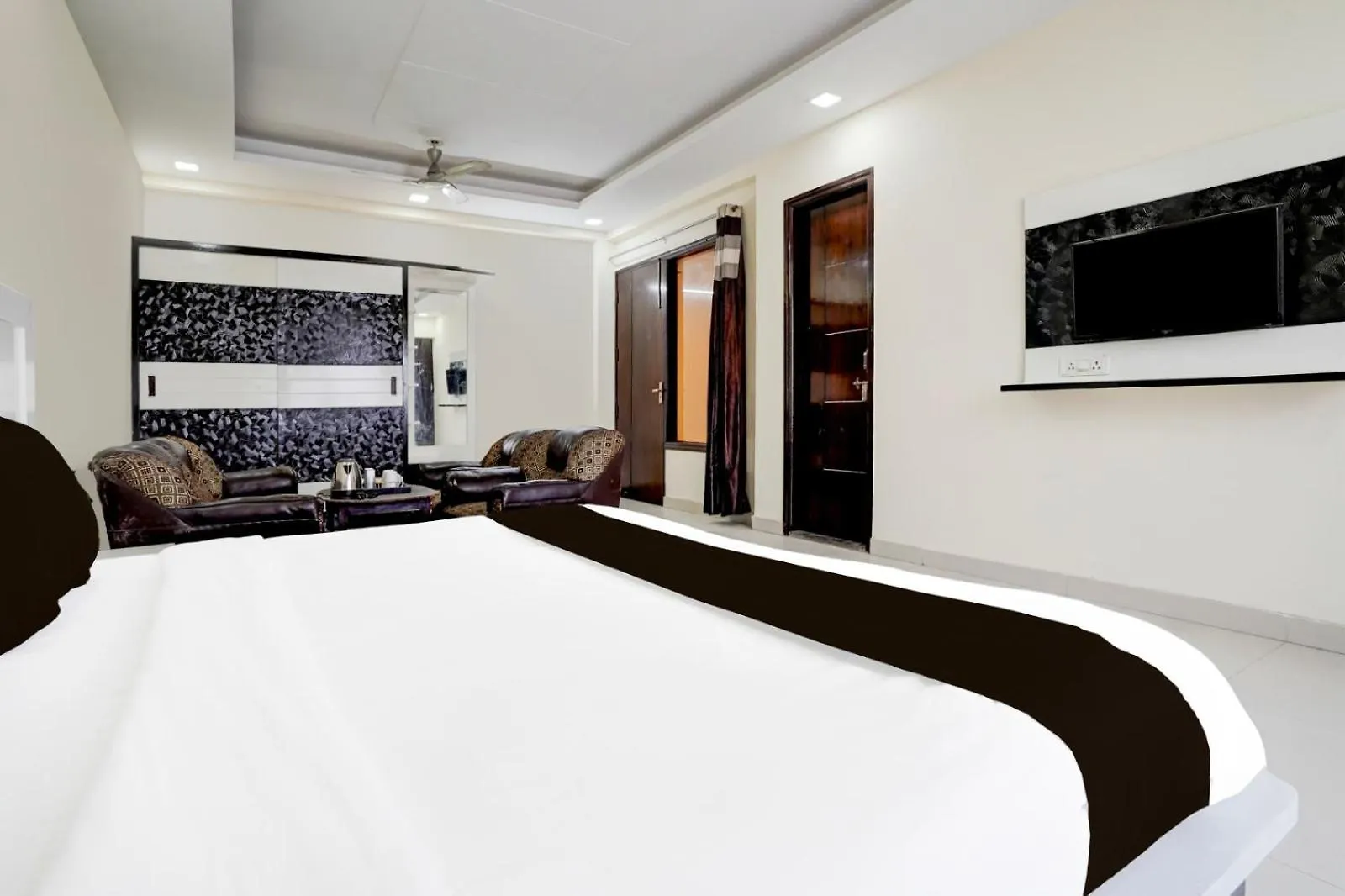 Hotel Sona New Delhi 4*,